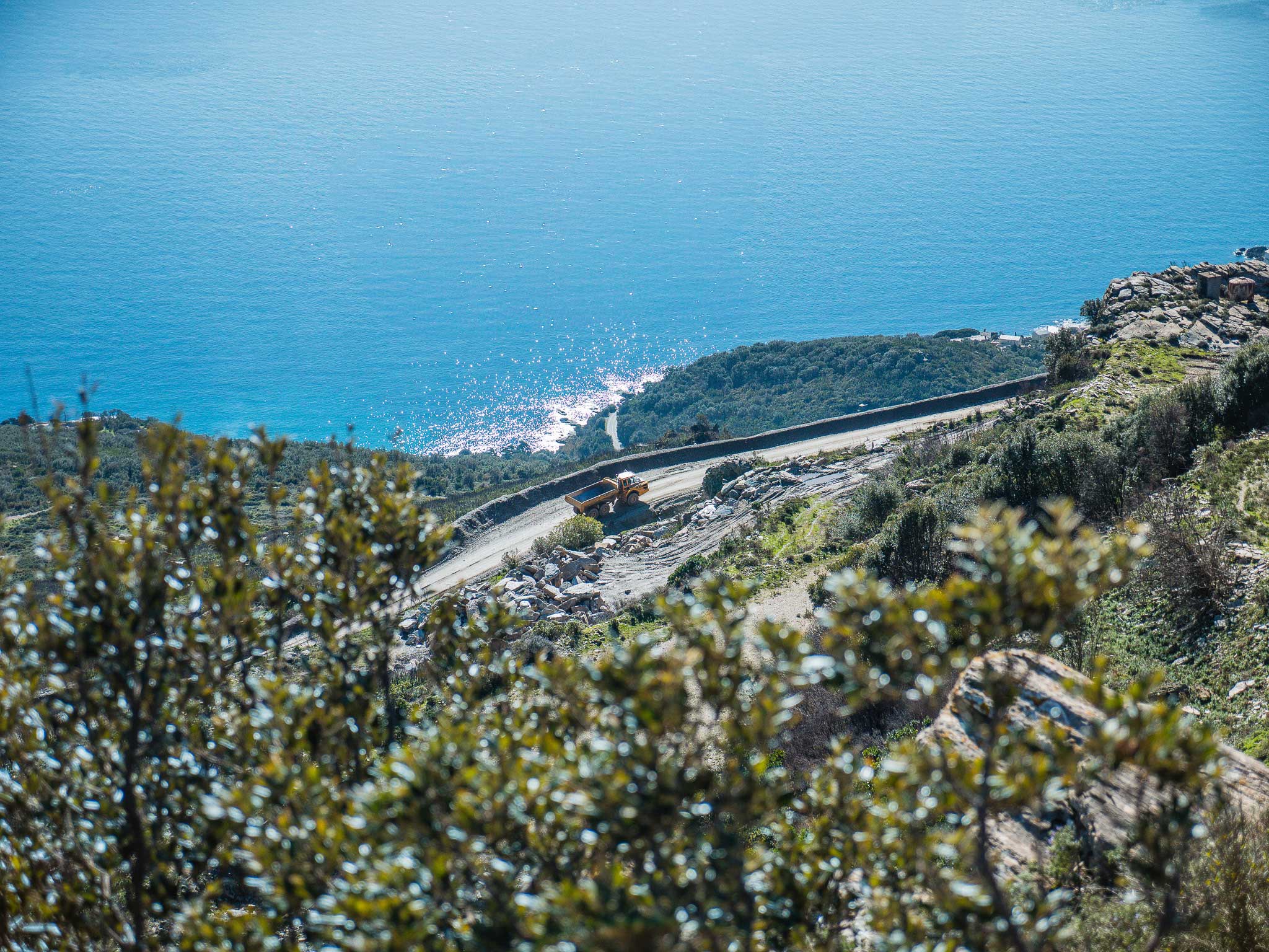 [La Tribune] À l’arrêt depuis sept ans, le site d’extraction de pierre du Cap Corse redémarre